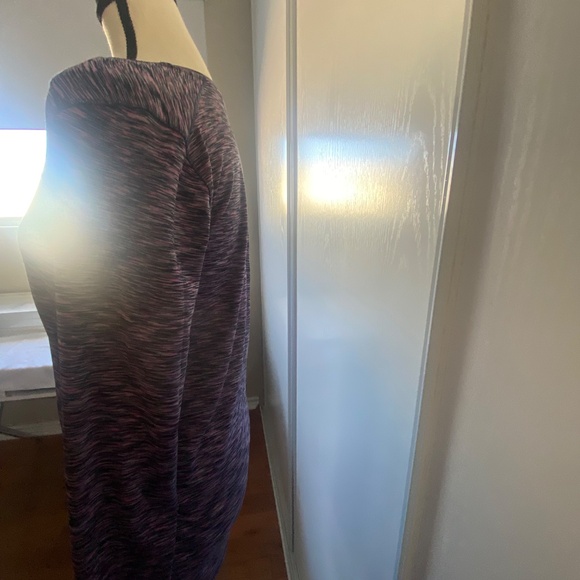 Long sleeve sport top with adjustable side ruching - Picture 5 of 5